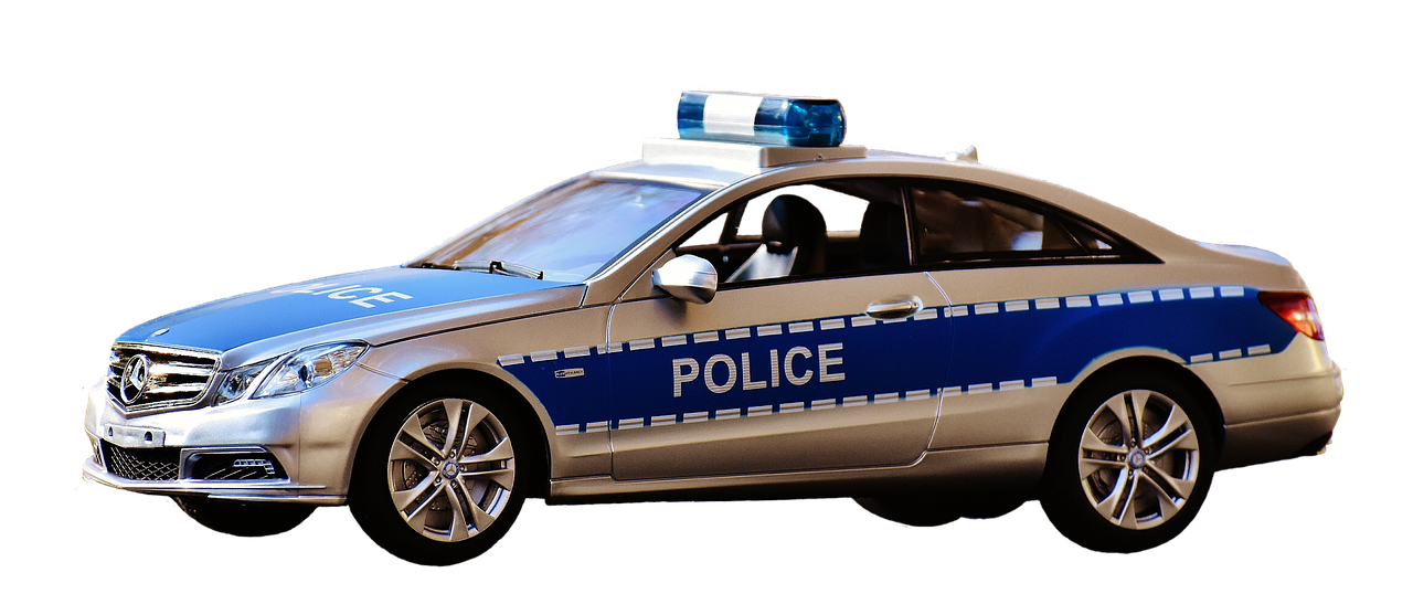 Immagine di un'auto con ganasce fiscali per il fermo amministrativo a causa di bollo auto non pagato.