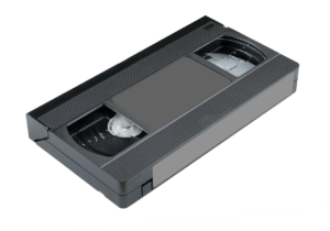 Videocassetta Disney (VHS) con rombo nero, simbolo di valore collezionistico.