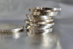 Monete d'argento Morgan Dollar, simbolo di valore collezionistico e storia economica.